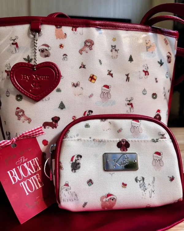 รูปจากลูกค้า — Pocket Bag · Merry Marching · แดง (Cherry Red)