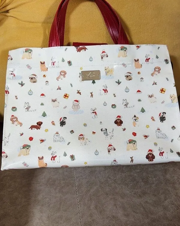 รูปจากลูกค้า — Cozy Urban · Merry Marching · แดง (Cherry Red)