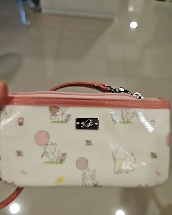 รูปจากลูกค้า — Wallet on Shoulder · Happy Puppy · ชมพู