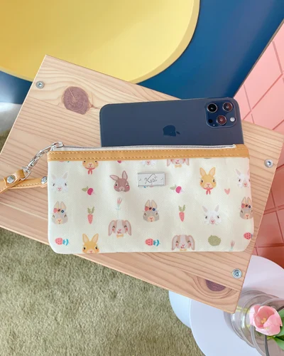 Wallet on Shoulder · Pete Rabbit · ครีมมี่นู้ด (Creamy Nude)