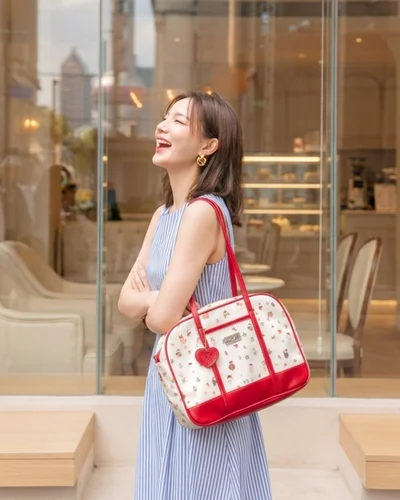 The Carry Tote — รูปปกรุ่น