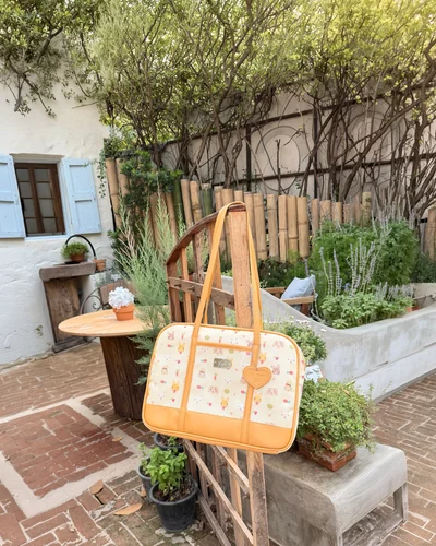 The Carry Tote · Pete Rabbit · ครีมมี่นู้ด (Creamy Nude)