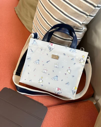 Crossbody Chubby Hopping · Arctic Friends · น้ำเงินกรมท่า (Navy)