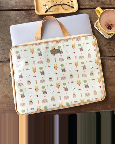 Laptop Case 16.8" · Pete Rabbit · ครีมCreamy Nude