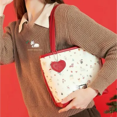 The Bucket Tote · Merry Marching · แดง (Cherry Red)