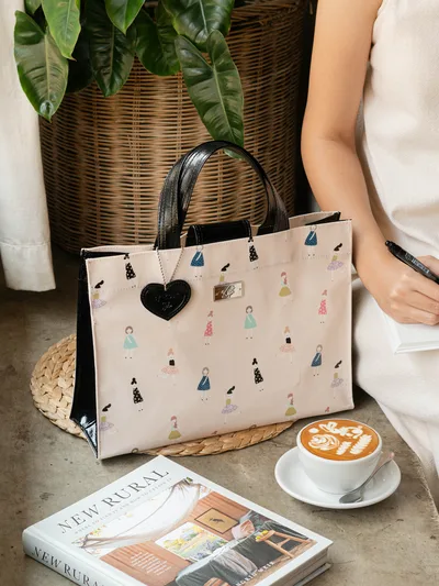 Cozy Urban · Little Girls · ดำเงา (Glossy Black)