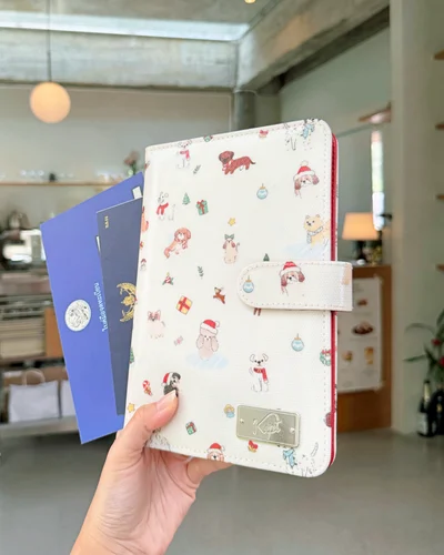 Document Holder (ทะเบียนบ้าน/รถ) · Merry Marching · แดง (Cherry Red)